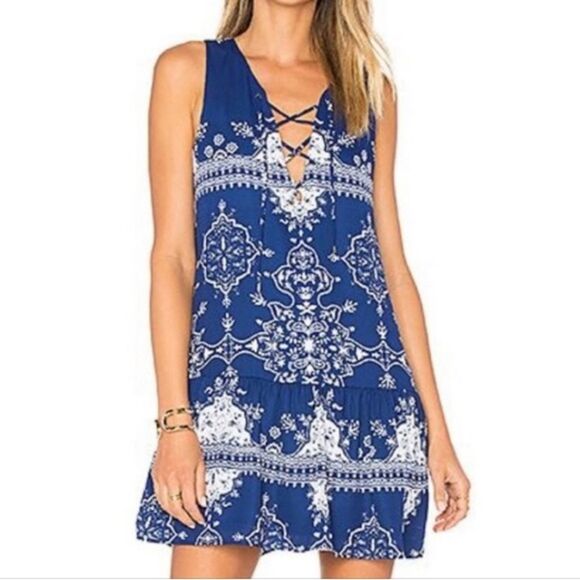 Lovers + Friends Dresses & Skirts - Lovers + Friends Blue & White Sleeveless Temple Dress Size M